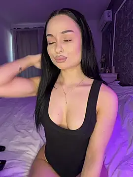 Olivia Noor online show from April 27, 4:27 pm