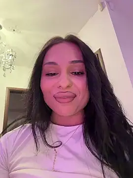 Snapshot of Olivia_Noor chatting on May 4, 8:27 pm Olivia Noor online show from May 4, 8:27 pm