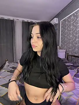 Snapshot of Olivia_Noor chatting on May 12, 9:01 pm Olivia Noor online show from May 12, 9:01 pm