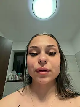Snapshot of Olivia_Noor chatting on May 28, 7:44 pm Olivia Noor online show from May 28, 7:44 pm