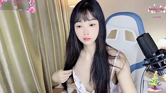 okyssa online show from May 2, 1:21 am