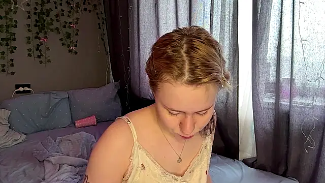 ZyrelihVayne online show from March 18, 7:11 am