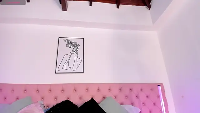 Snapshot of ZeynepYilmaz chatting on March 20, 3:33 am ZeynepYilmaz online show from March 20, 3:33 am