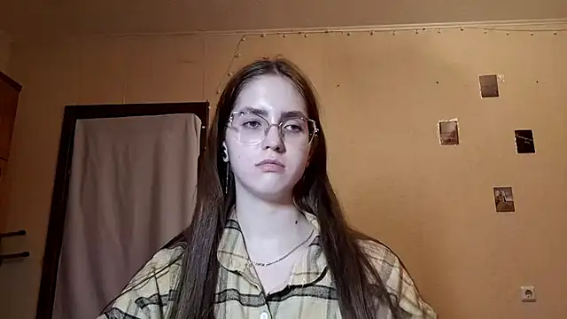Katelemon online show from April 29, 5:30 pm