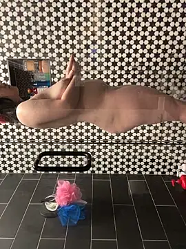vampboytoy online show from April 15, 12:56 pm