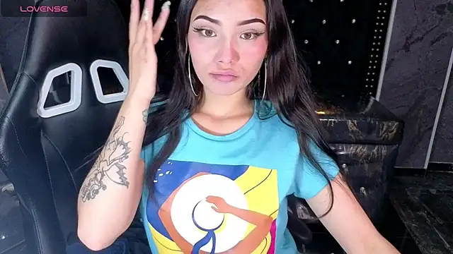 Daphne nicole b online show from June 10, 1:10 pm