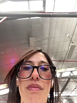 Snapshot of susi_chimm chatting on May 11, 2:45 pm susi chimm online show from May 11, 2:45 pm