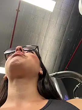 Snapshot of susi_chimm chatting on May 28, 2:58 pm susi chimm online show from May 28, 2:58 pm