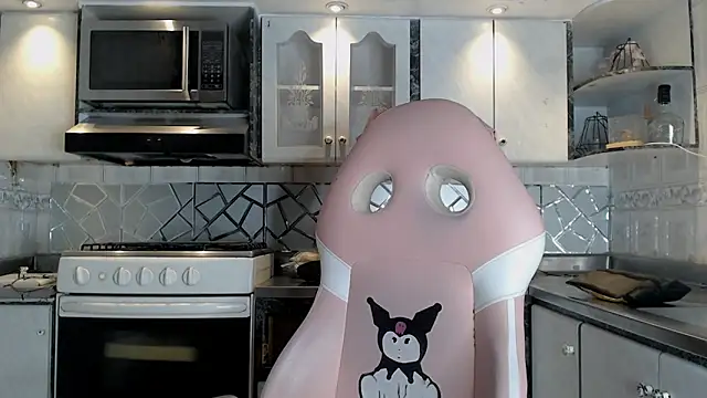 CrisOzzz online show from March 7, 6:38 pm