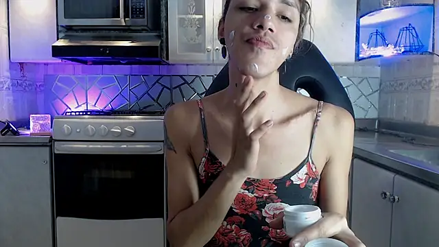 CrisOzzz online show from March 13, 6:03 pm