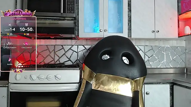 CrisOzzz online show from June 3, 6:13 pm