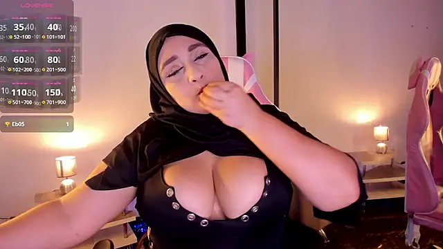 HijabiMilff online show from May 12, 3:31 pm