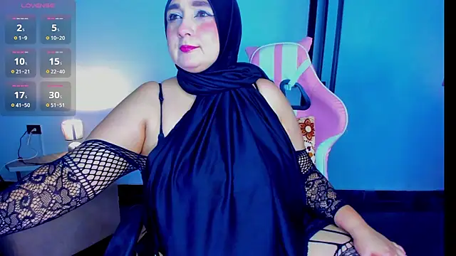HijabiMilff online show from May 28, 2:36 pm