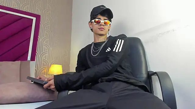 Dominic Foxx online show from February 28, 1:56 pm