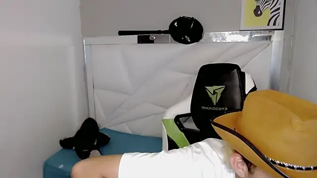 Street poemm  online show from March 4, 9:26 am