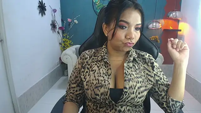 Elizabeth Suan  online show from March 17, 11:35 am