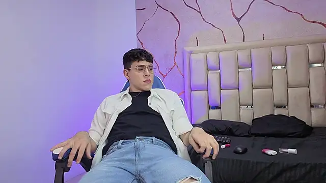 IanBlake  online show from March 12, 8:26 pm