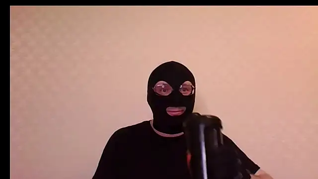 Snapshot of minotaur666 chatting on April 4, 9:12 pm minotaur666 online show from April 4, 9:12 pm