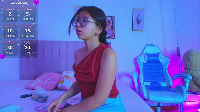 Zoow bluussh online show from February 26, 12:15 pm