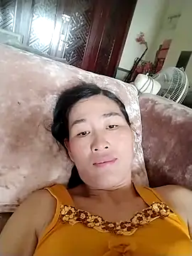 lris-Beauty77 online show from March 13, 7:04 am