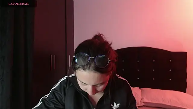 Ana  arms online show from May 4, 3:57 am