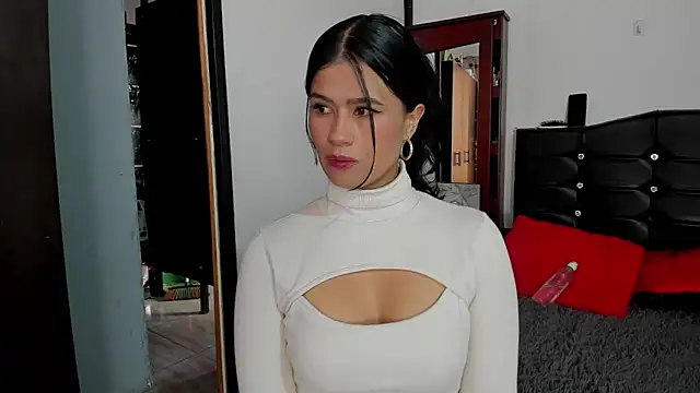 LatinaQueen23 online show from June 11, 3:43 pm