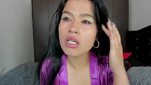 LatinaQueen23 online show from June 23, 2:37 pm