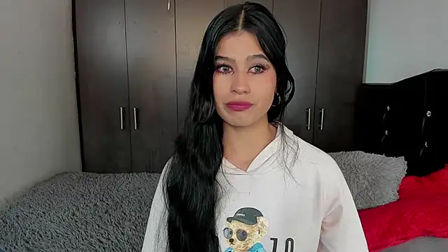 LatinaQueen23 online show from July 1, 3:23 pm