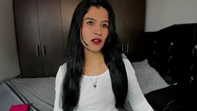 LatinaQueen23 online show from July 27, 3:08 pm