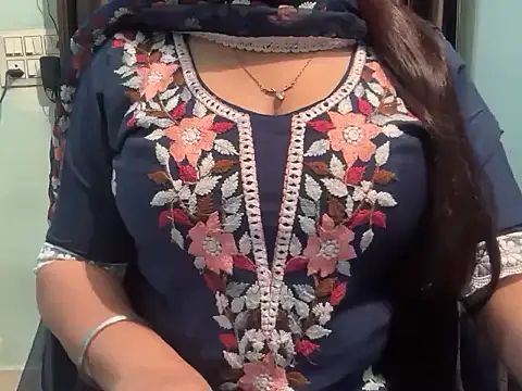 Avneet kaurr1 online show from April 28, 2:27 am