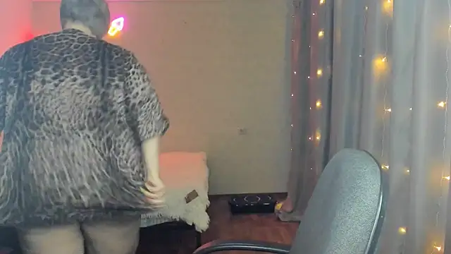 Mary-Leee online show from March 11, 6:52 am