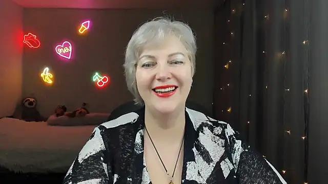 Mary-Leee online show from March 29, 1:11 pm