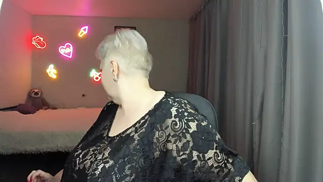 Snapshot of Mary-Leee chatting on May 5, 5:37 am Mary-Leee online show from May 5, 5:37 am