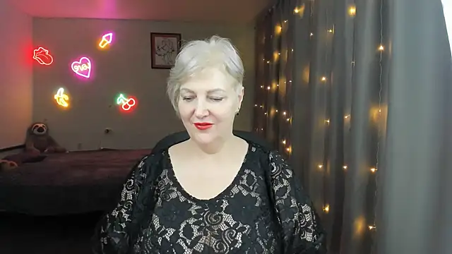 Snapshot of Mary-Leee chatting on May 12, 8:11 am Mary-Leee online show from May 12, 8:11 am