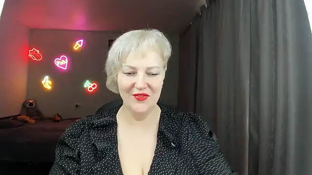 Snapshot of Mary-Leee chatting on May 28, 6:00 am Mary-Leee online show from May 28, 6:00 am
