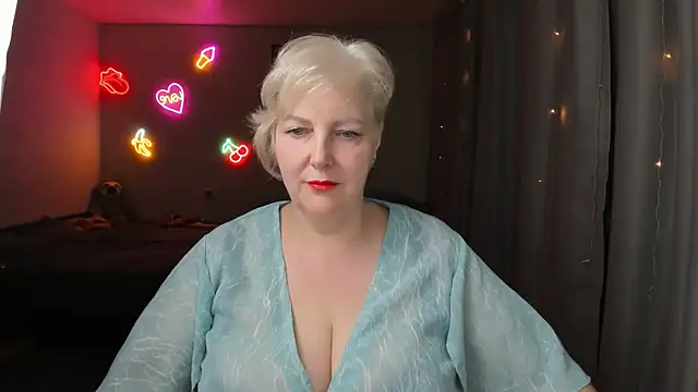 Snapshot of Mary-Leee chatting on June 1, 4:41 pm Mary-Leee online show from June 1, 4:41 pm