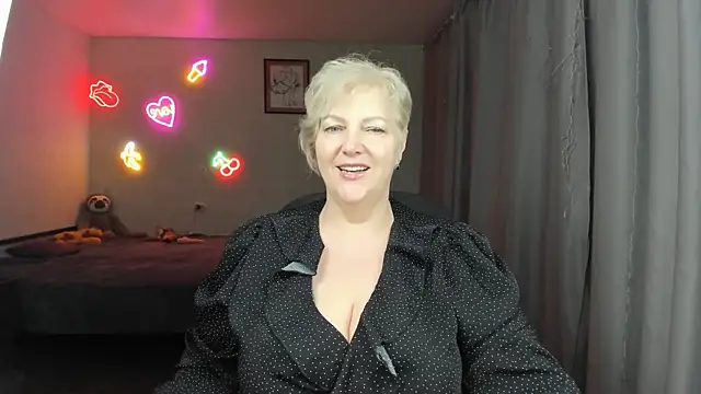 Snapshot of Mary-Leee chatting on June 3, 6:13 pm Mary-Leee online show from June 3, 6:13 pm