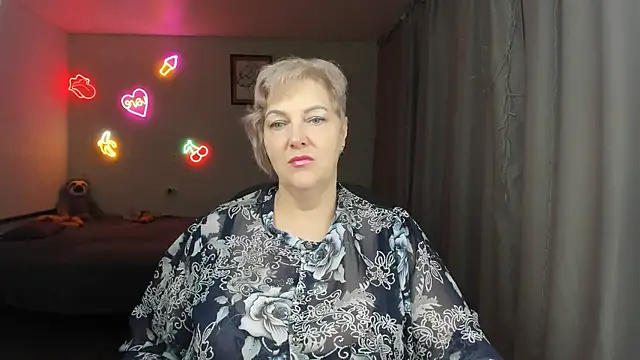 Snapshot of Mary-Leee chatting on June 5, 6:52 am Mary-Leee online show from June 5, 6:52 am