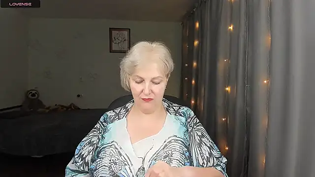 Snapshot of Mary-Leee chatting on June 17, 6:20 pm Mary-Leee online show from June 17, 6:20 pm