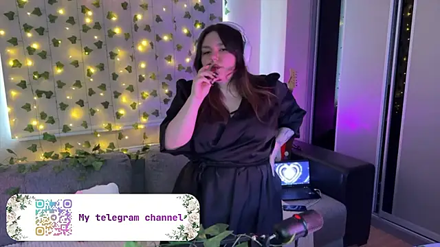 RiotKitten1 online show from March 18, 12:08 pm