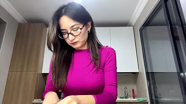 AleciaGeidner online show from March 6, 4:36 pm