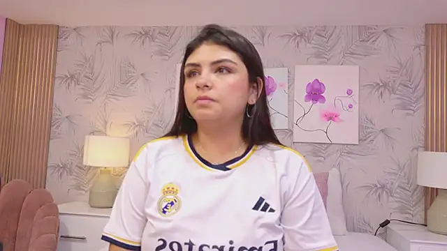 EmmaLeens online show from March 5, 12:01 pm