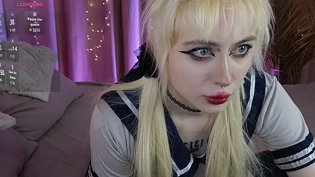 rraffaellka online show from May 12, 9:34 pm