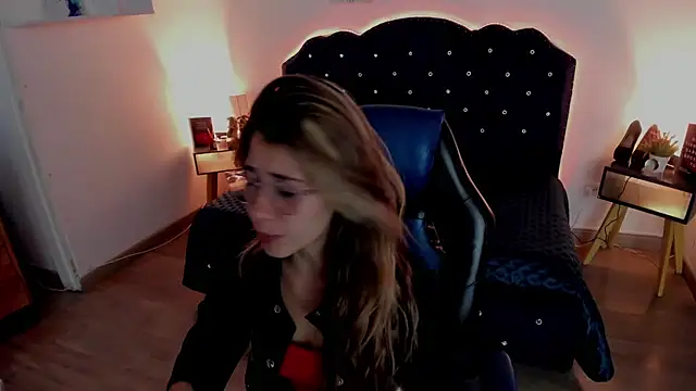 Snapshot of SaraRoadess chatting on March 6, 8:27 pm SaraRoadess online show from March 6, 8:27 pm