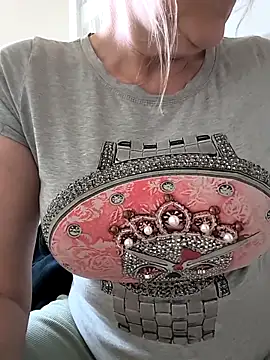 Heidiblueeyes online show from May 5, 6:05 pm