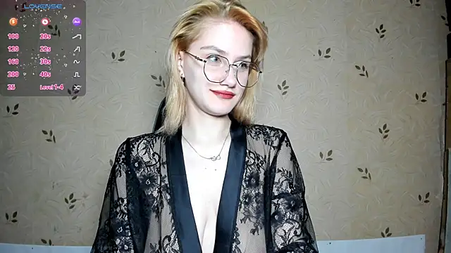 Snapshot of NicoleDaviss chatting on June 23, 7:23 pm NicoleDaviss online show from June 23, 7:23 pm