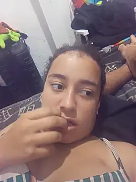 Snapshot of Ellem_05 chatting on April 2, 1:14 am Ellem 05 online show from April 2, 1:14 am