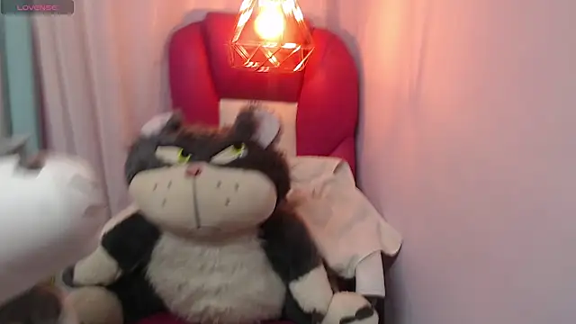 yaracute1 online show from March 17, 9:40 pm