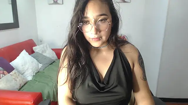 Snapshot of Aura_cute_ chatting on April 2, 8:28 pm Aura cute online show from April 2, 8:28 pm