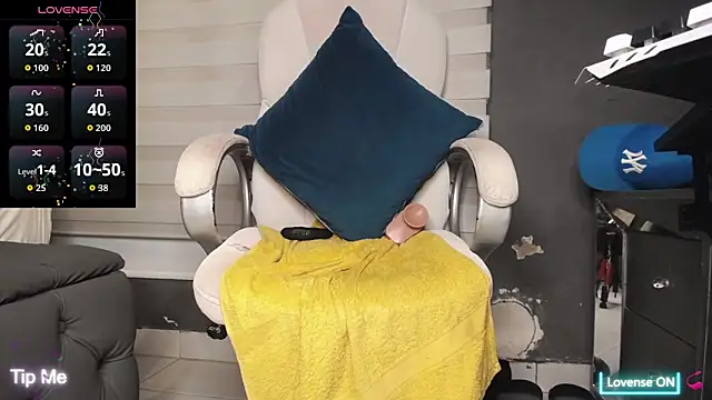 Snapshot of dirty_27cms chatting on November 23, 1:05 am dirty 27cms online show from November 23, 1:05 am